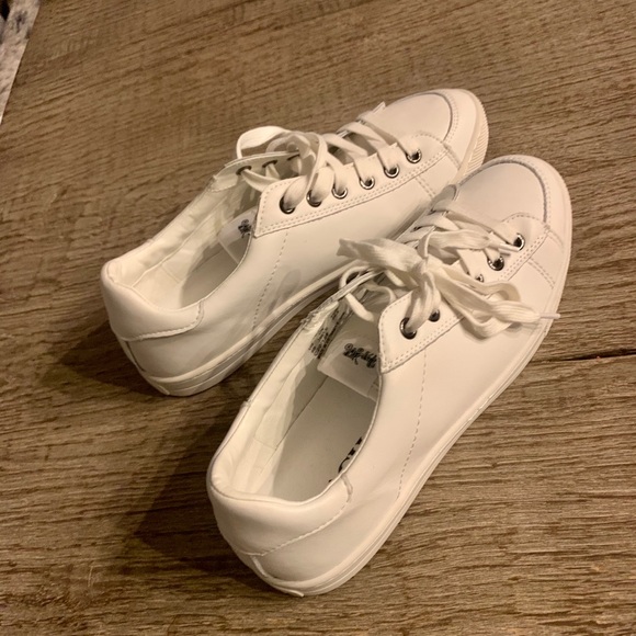 Coach Porter Leather Sneakers. - Picture 6 of 11